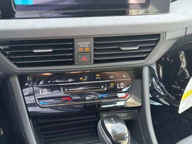 2025 Volkswagen Jetta SE - Photo 21