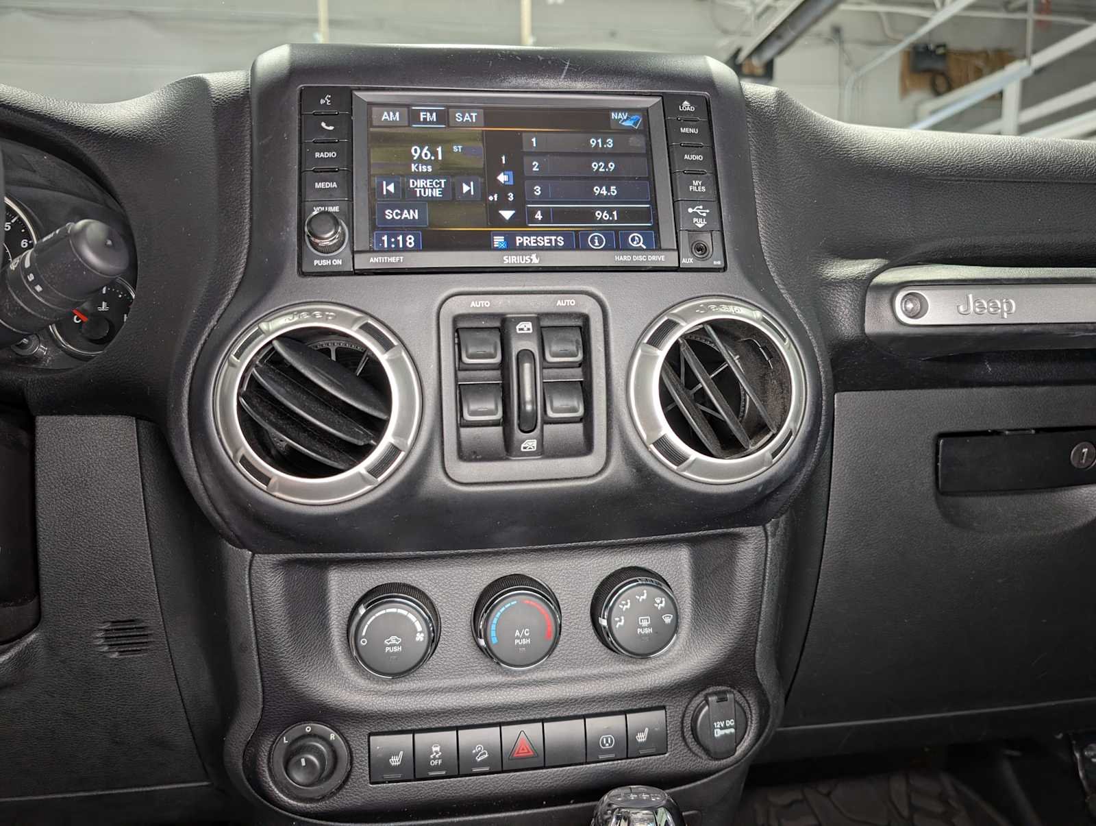 Used 2017 Rhino Clearcoat Jeep Rubicon image 31