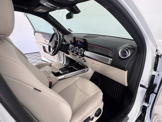 Used 2022 White Mercedes-Benz GLB 250 image 53