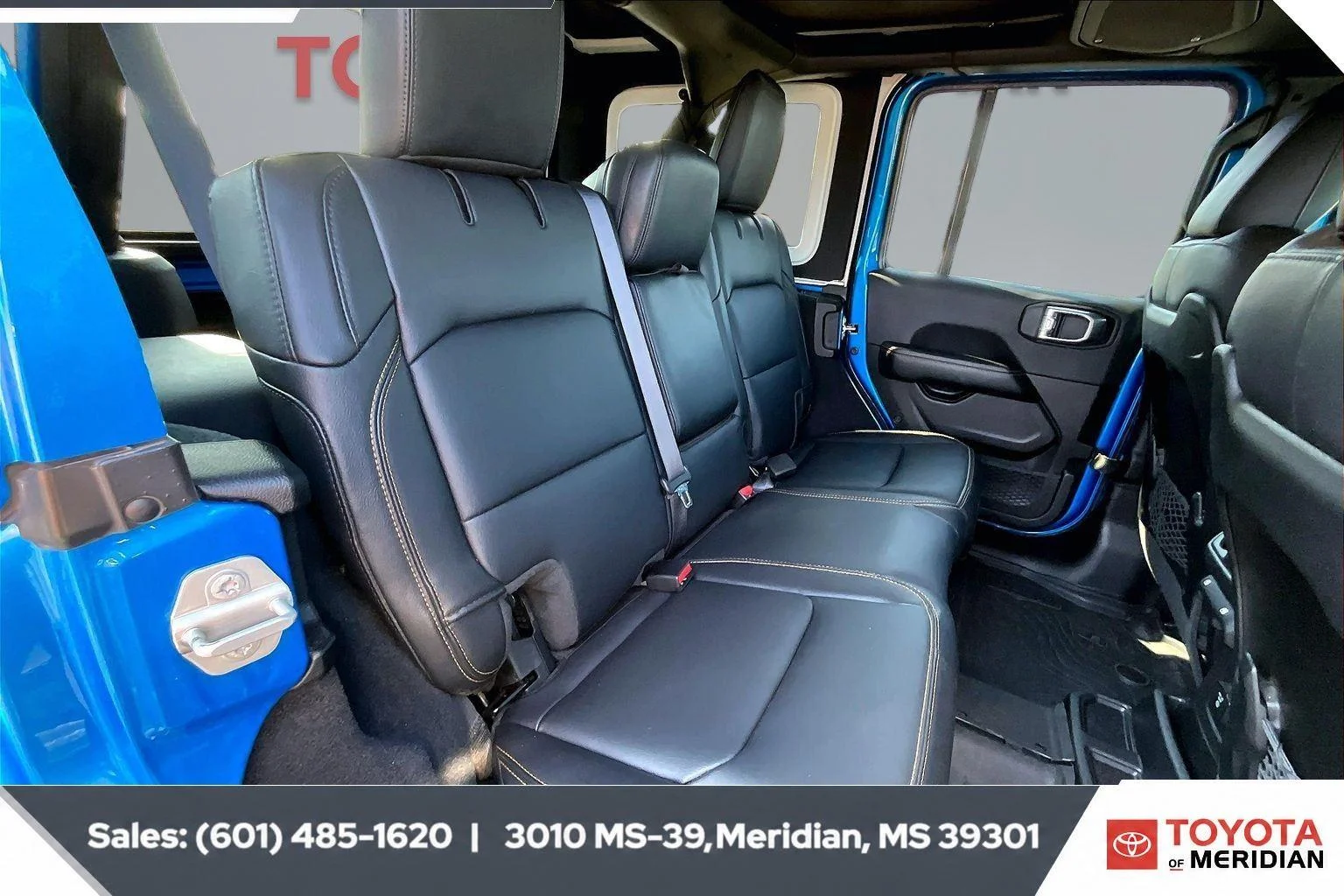 Used 2024 Hydro Blue Pearlcoat Jeep Sahara image 20