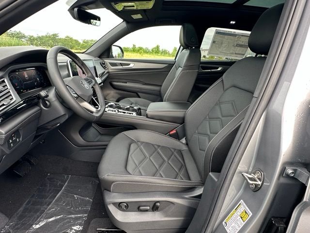 New 2026 Silver Mist Metallic Volkswagen 2.0T SE w/Technology image 25
