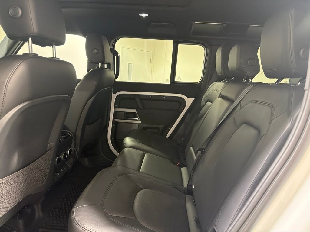 Used 2023 Fuji White Land Rover SE image 22