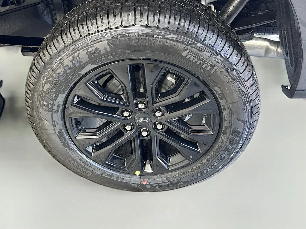 New 2026 Carbonized Gray Metallic Ford XLT image 31