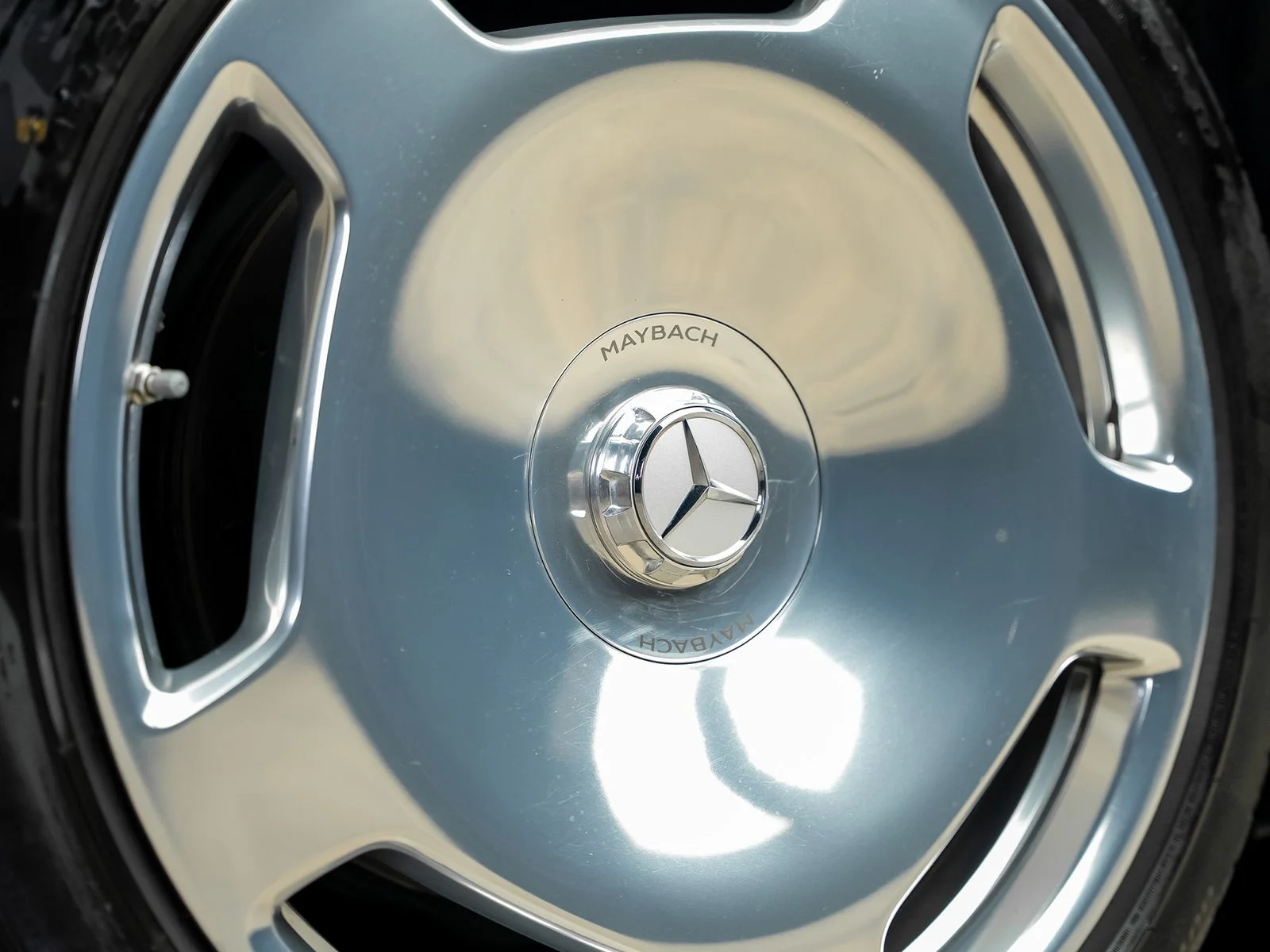 Used 2024 Silver Mercedes-Benz Maybach S 580 image 6