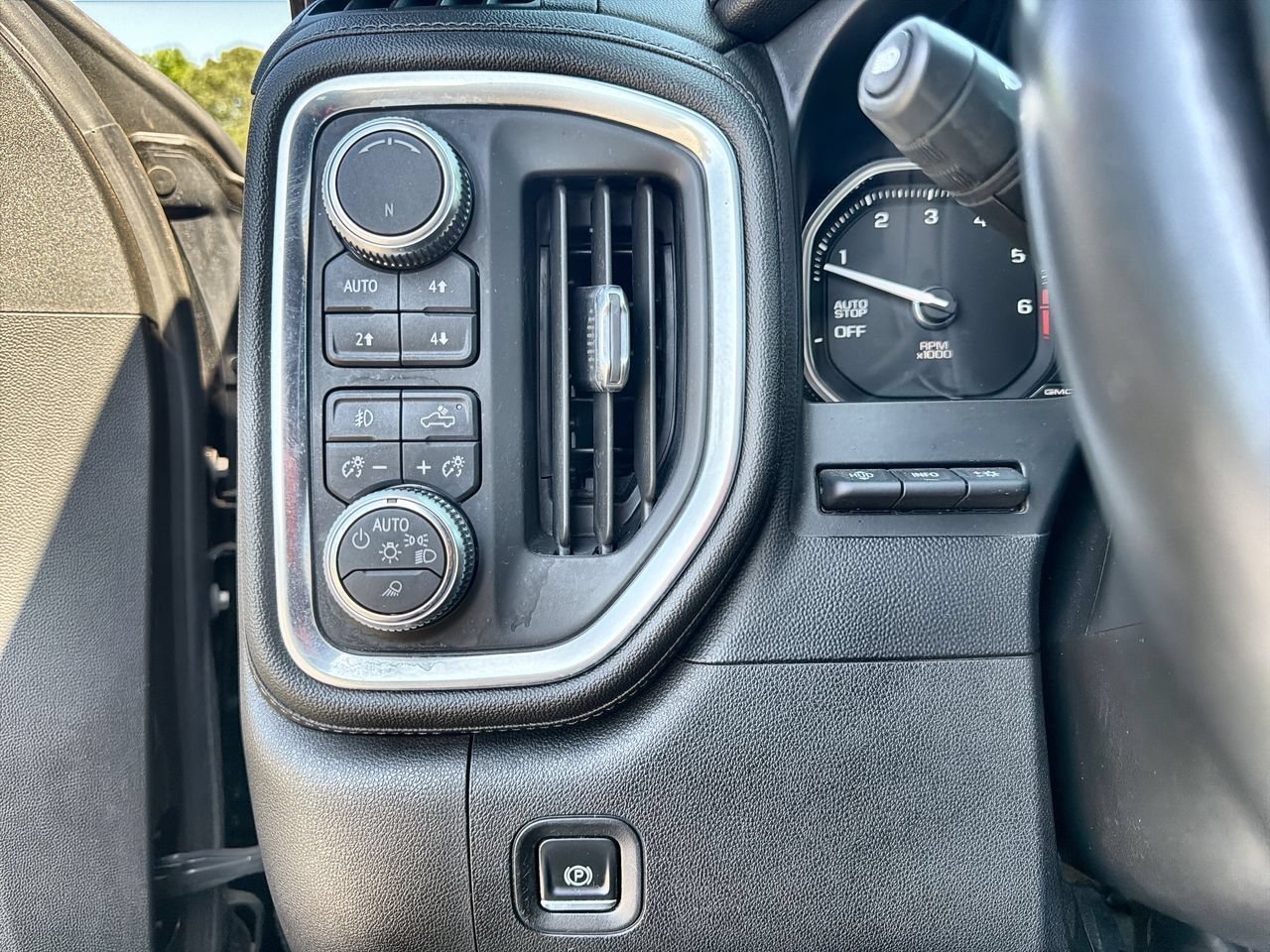Used 2019 ONYX BLACK GMC Denali image 15