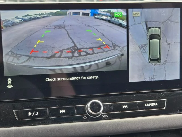 Used 2025 Gray Mitsubishi SE image 31