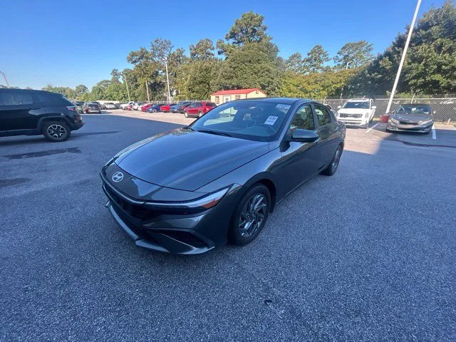 Used 2024 Gray Hyundai SEL image 3