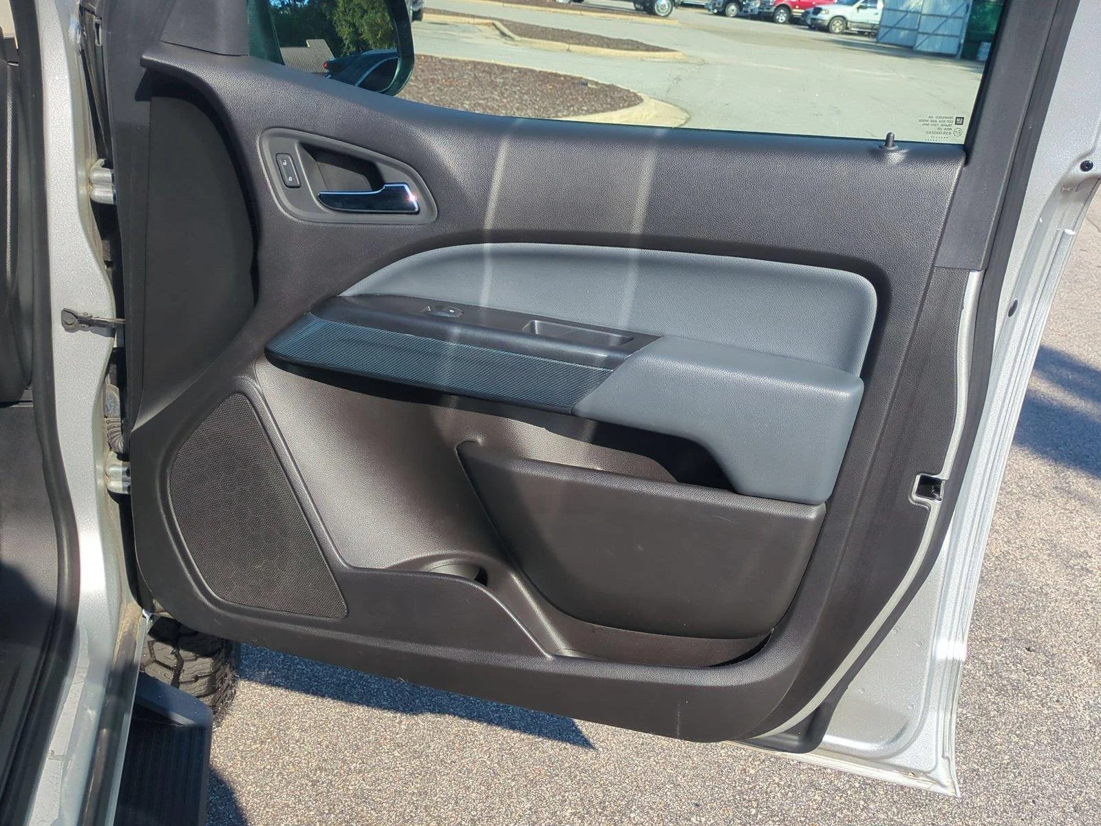 Used 2017 Summit White Chevrolet 4WD Z71 image 31