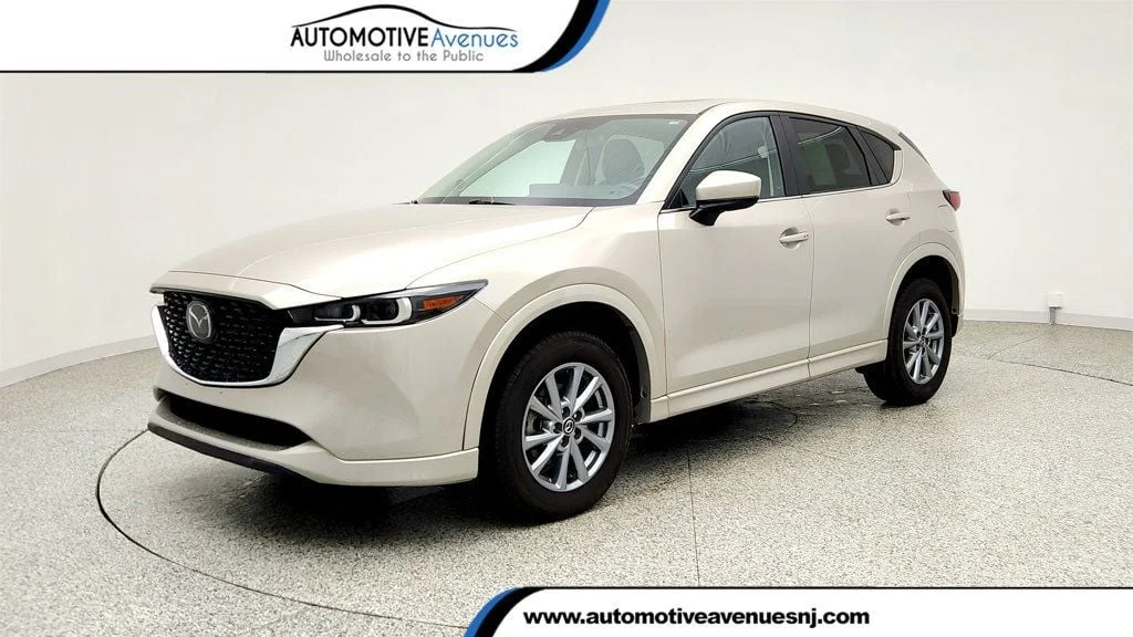 2024 Mazda CX-5 S Preferred package Auto AWD's photo