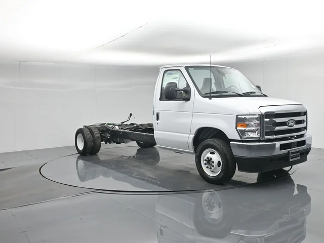 2027 Ford Econoline Cutaway Base