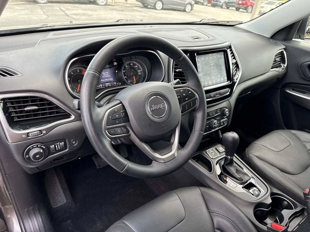 Certified Used 2019 Crystal Metallic Jeep Limited image 32