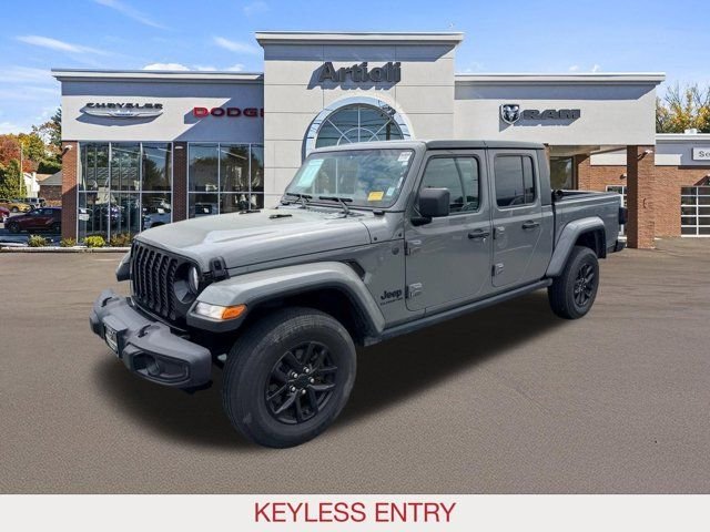 Certified Used 2022 Gray Jeep Altitude image 4