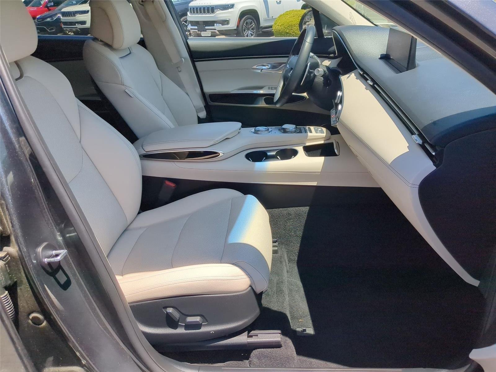 Used 2023 Himalayan Gray Genesis 2.5T image 32
