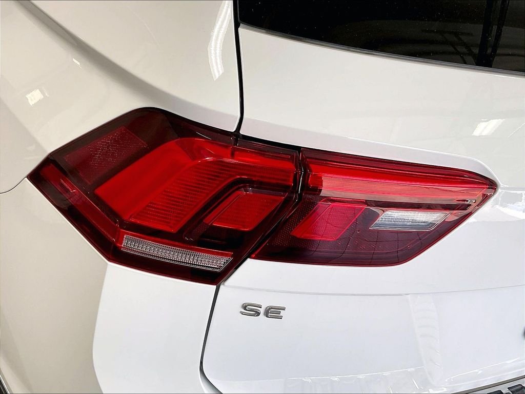 Used 2022 White Volkswagen 2.0T SE image 33