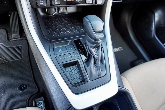 Used 2025 White Toyota XLE image 30