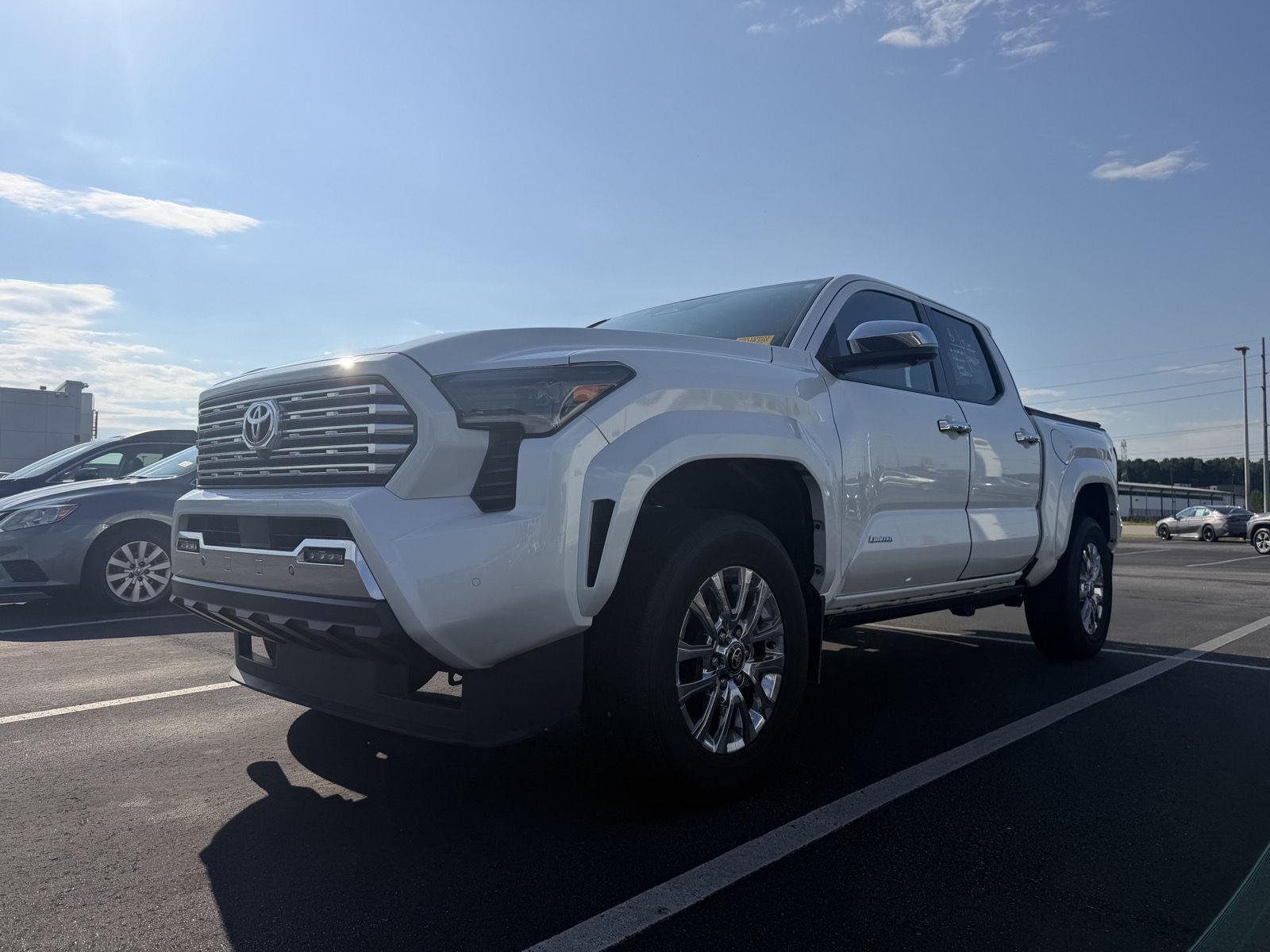 Used 2025 Wind Chill Pearl Toyota Limited image 16