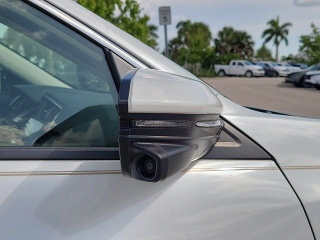 Used 2019 Platinum White Pearl Honda Touring image 8