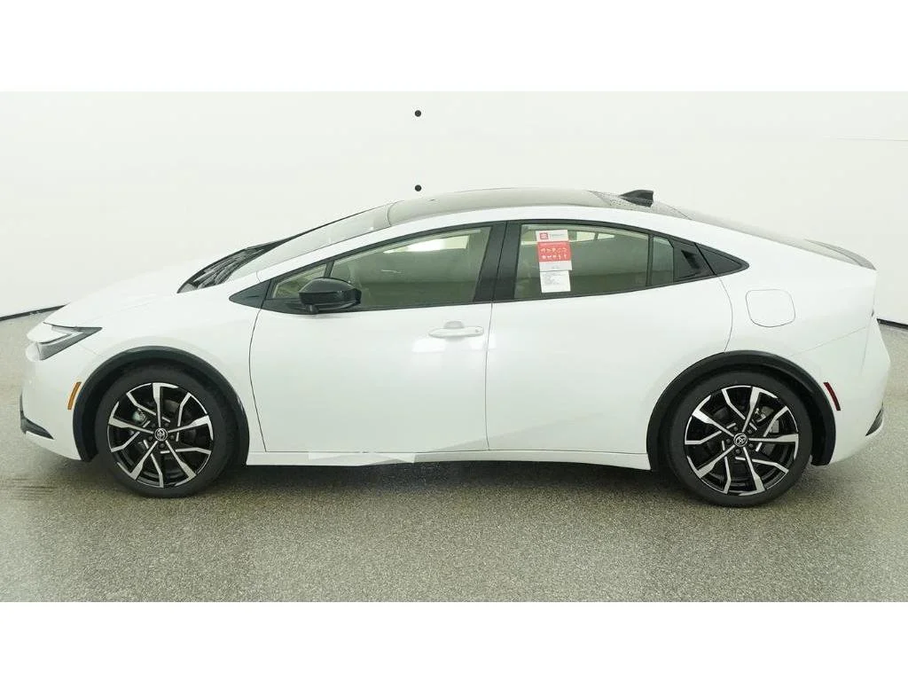 New 2026 Wind Chill Pearl Toyota XSE image 3