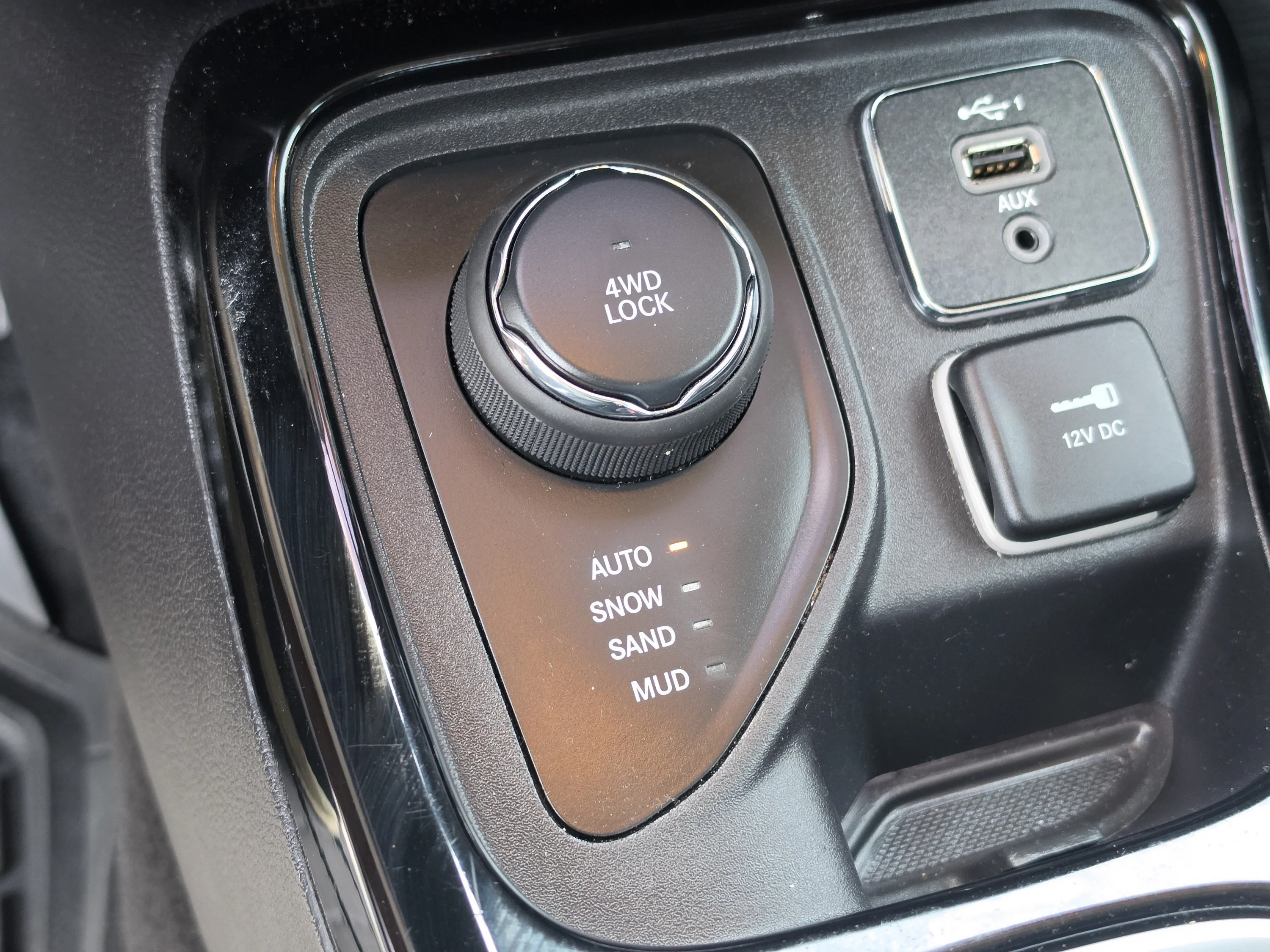 Used 2021 Laser Blue Pearlcoat Jeep Altitude image 30