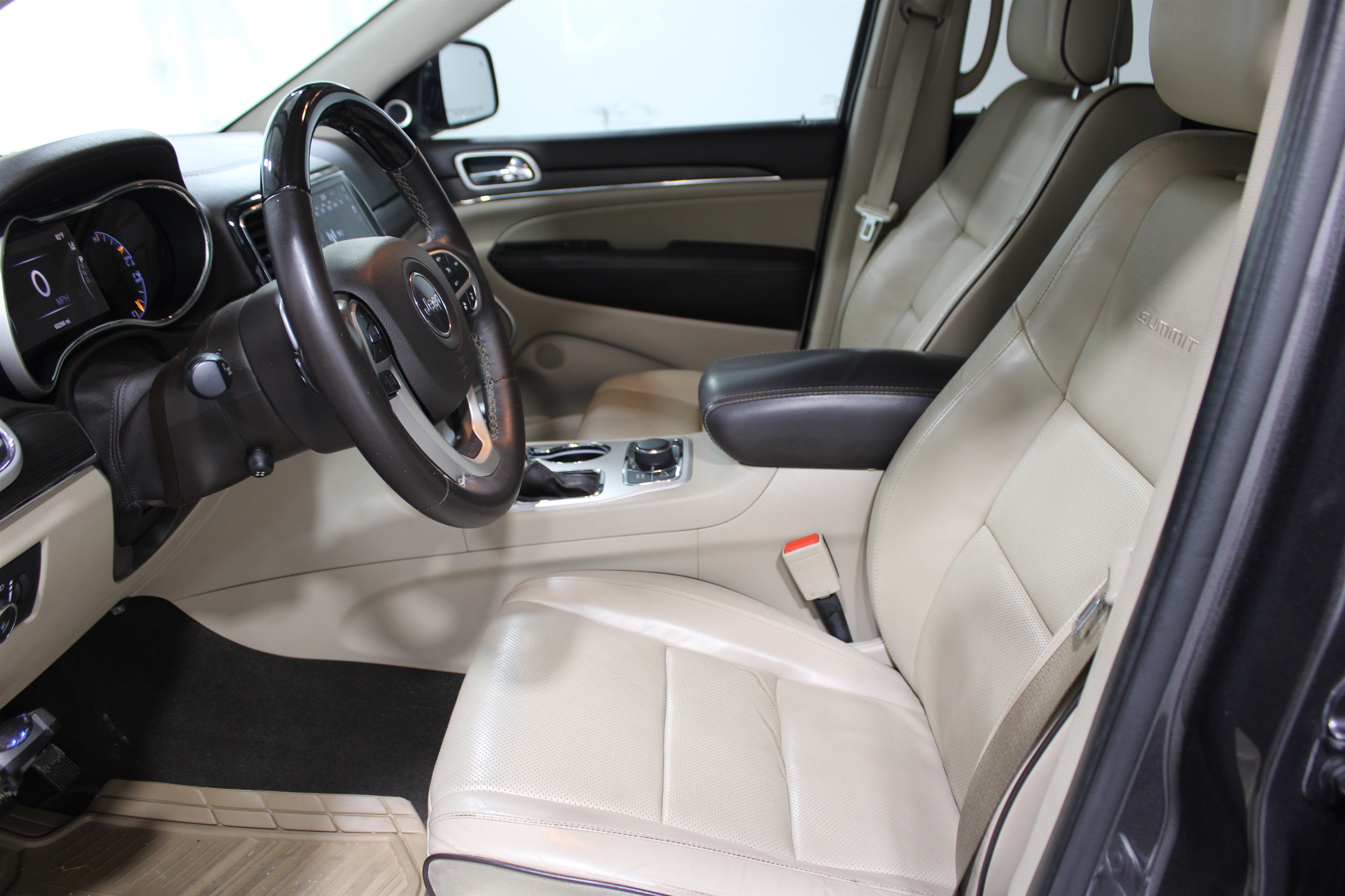 Used 2021 Granite Crystal Metallic Clearcoat Jeep Summit image 3
