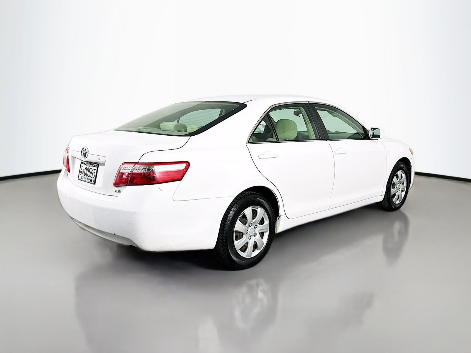 Used 2009 Super White Toyota LE image 7