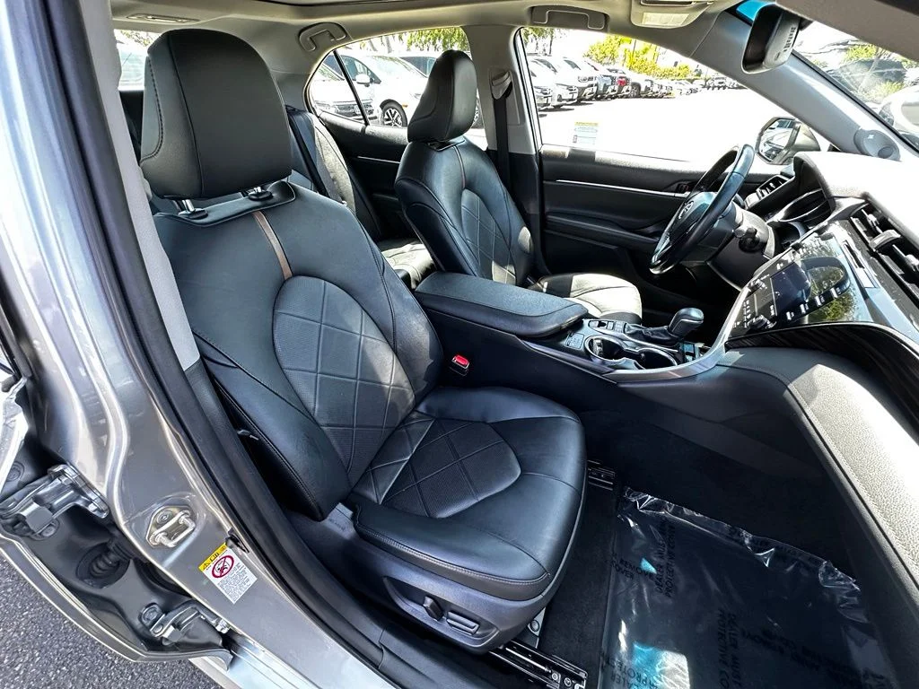 Used 2019 Silver Toyota XLE image 24