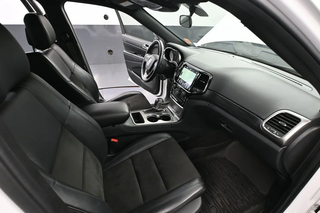 Used 2021 White Jeep Laredo X image 50