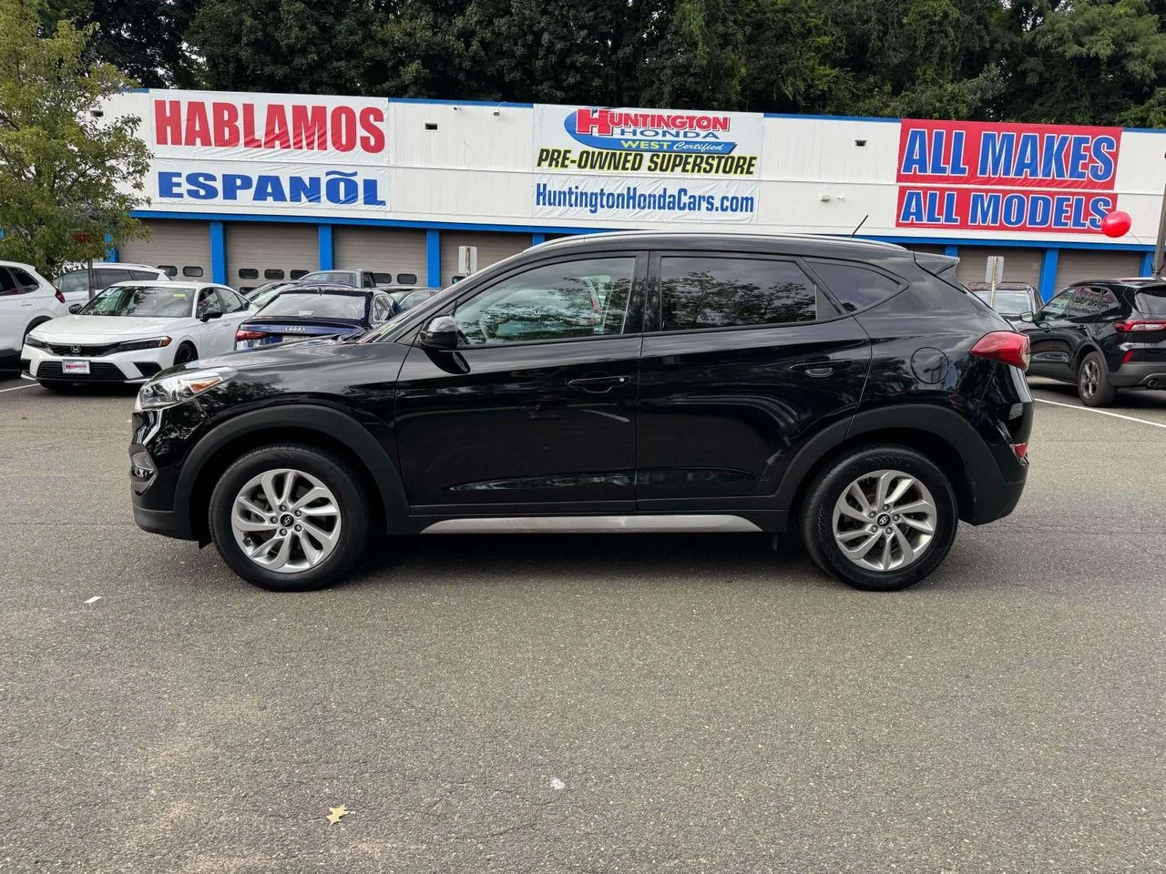Used 2017 Black Noir Pearl Hyundai SE image 4