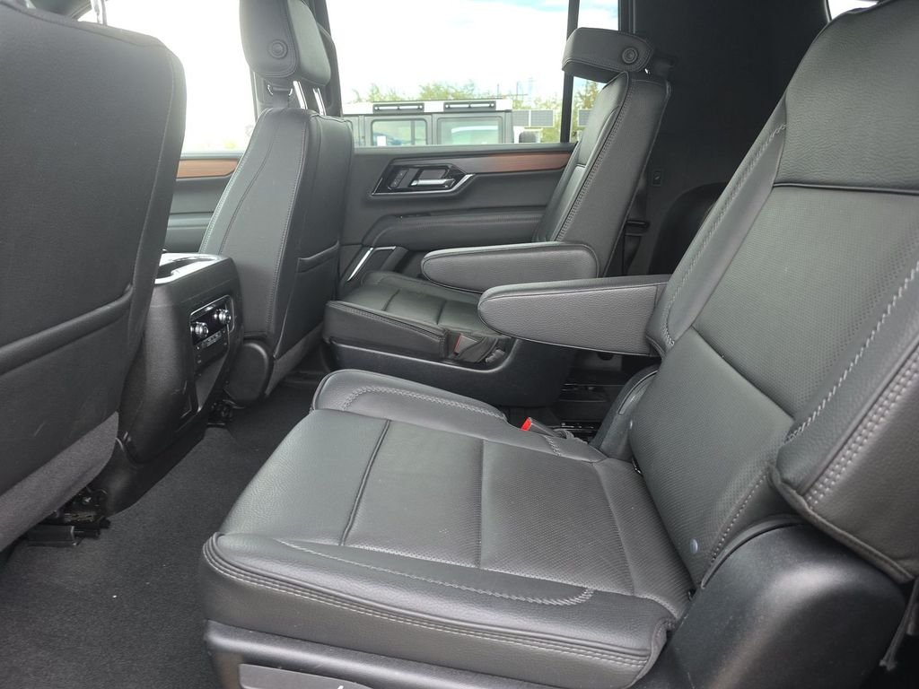 Used 2025 Black GMC Denali image 9