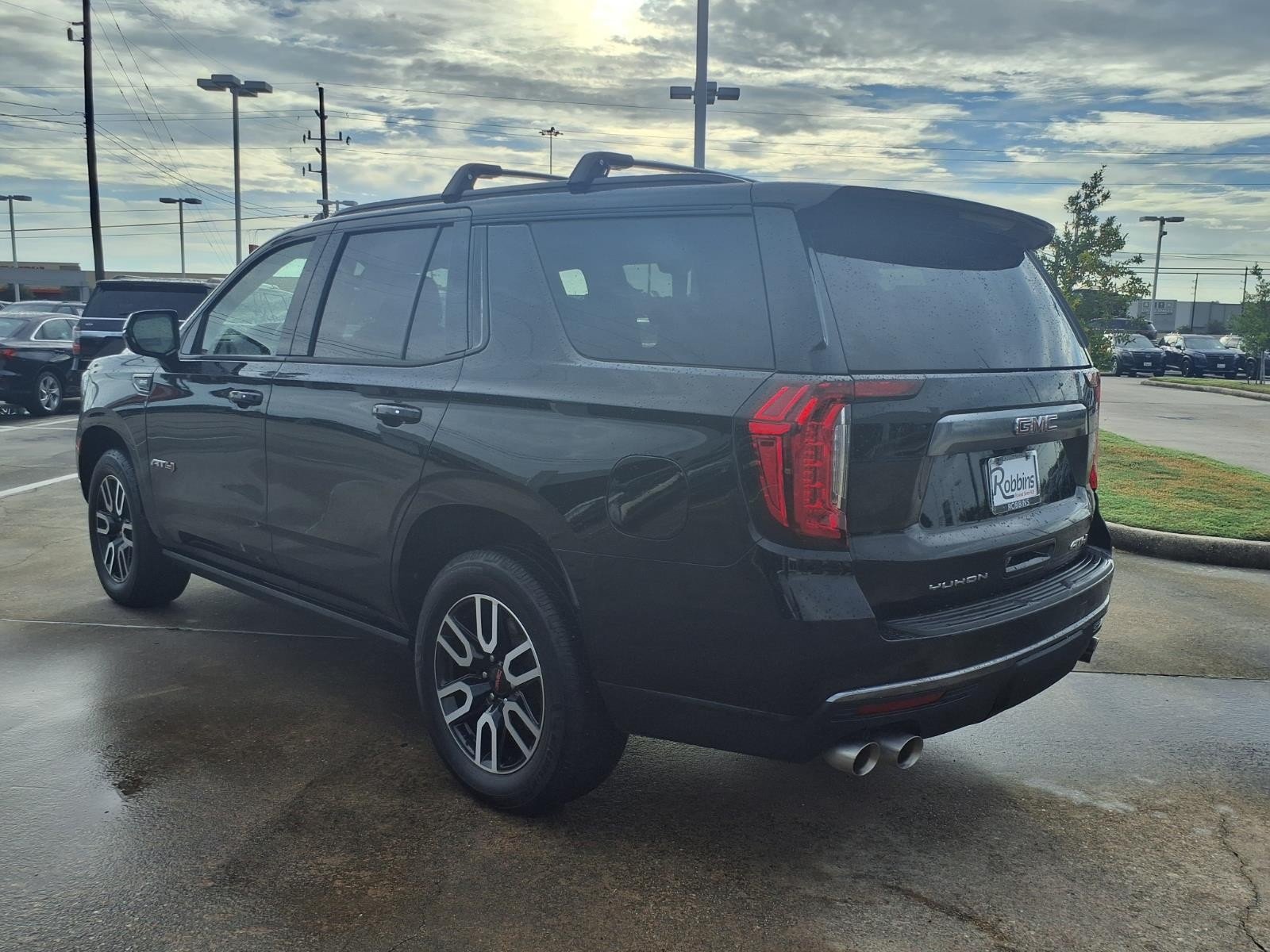 2022 GMC Yukon photo 4 of 28