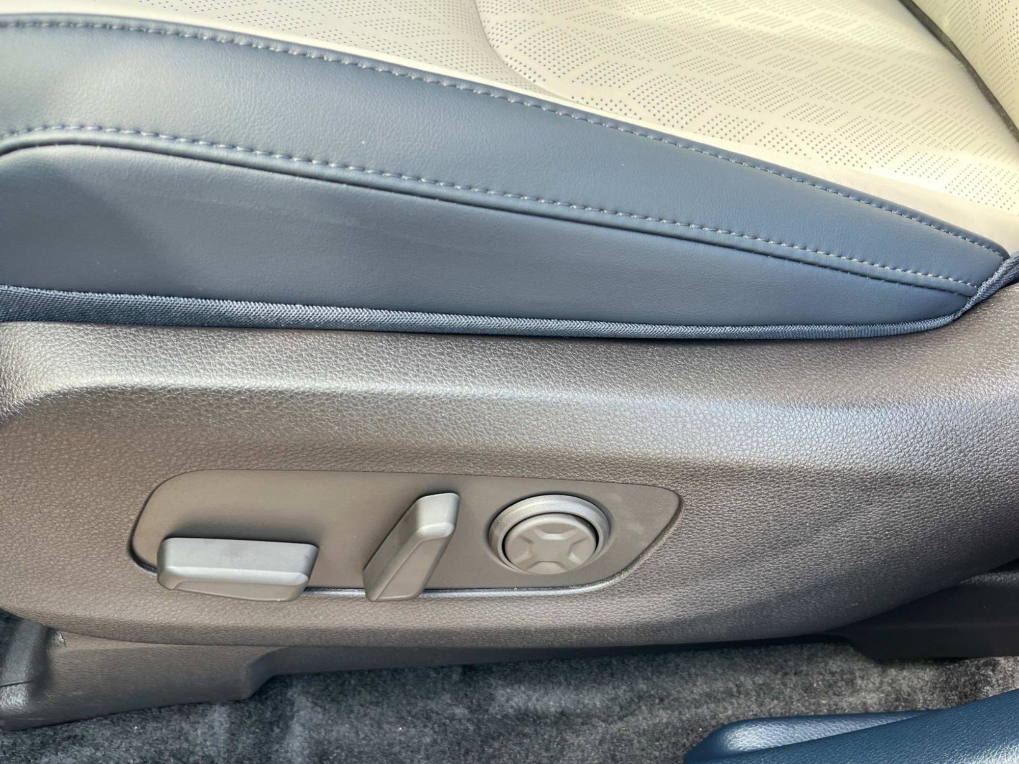 2026 Kia Carnival EX - Photo 24