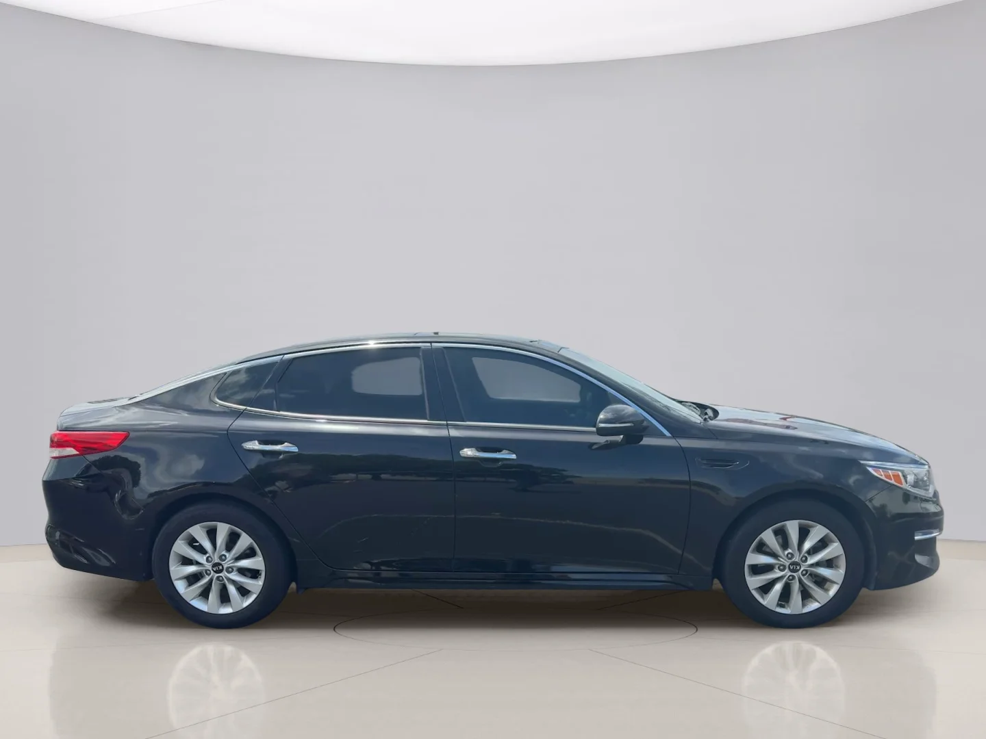 Used 2018 Black Kia EX image 6