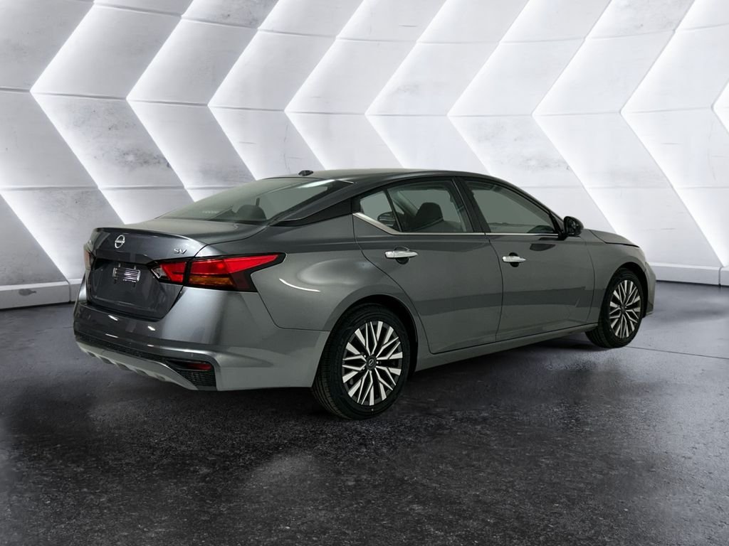 Used 2024 Gray Nissan 2.5 SV image 4