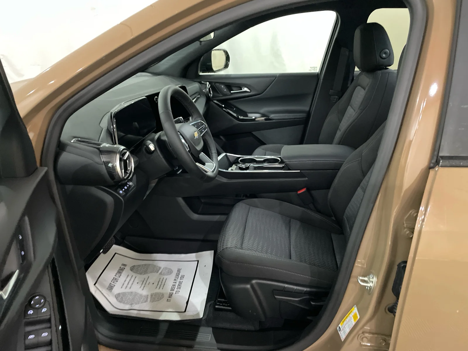 2027 Chevrolet Equinox LT - Photo 11