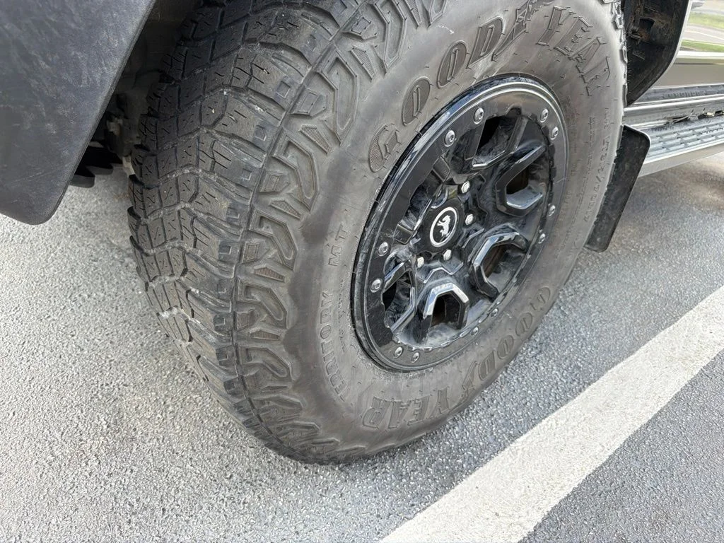 Used 2022 Gray Ford Wildtrak image 2