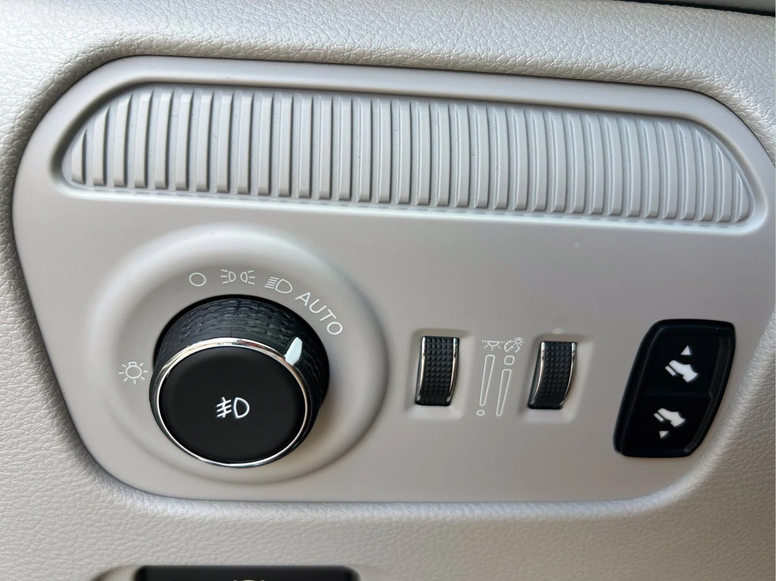 Used 2022 Bright White Clearcoat Jeep Series I image 26