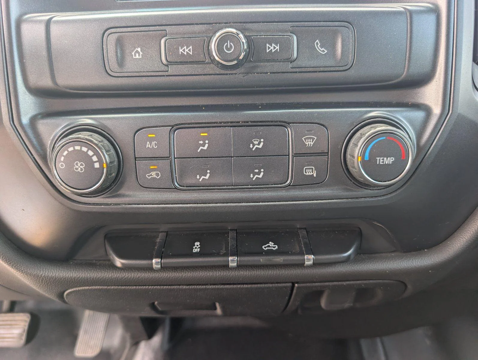 Used 2018 SUMMIT WHITE Chevrolet Work Truck image 19