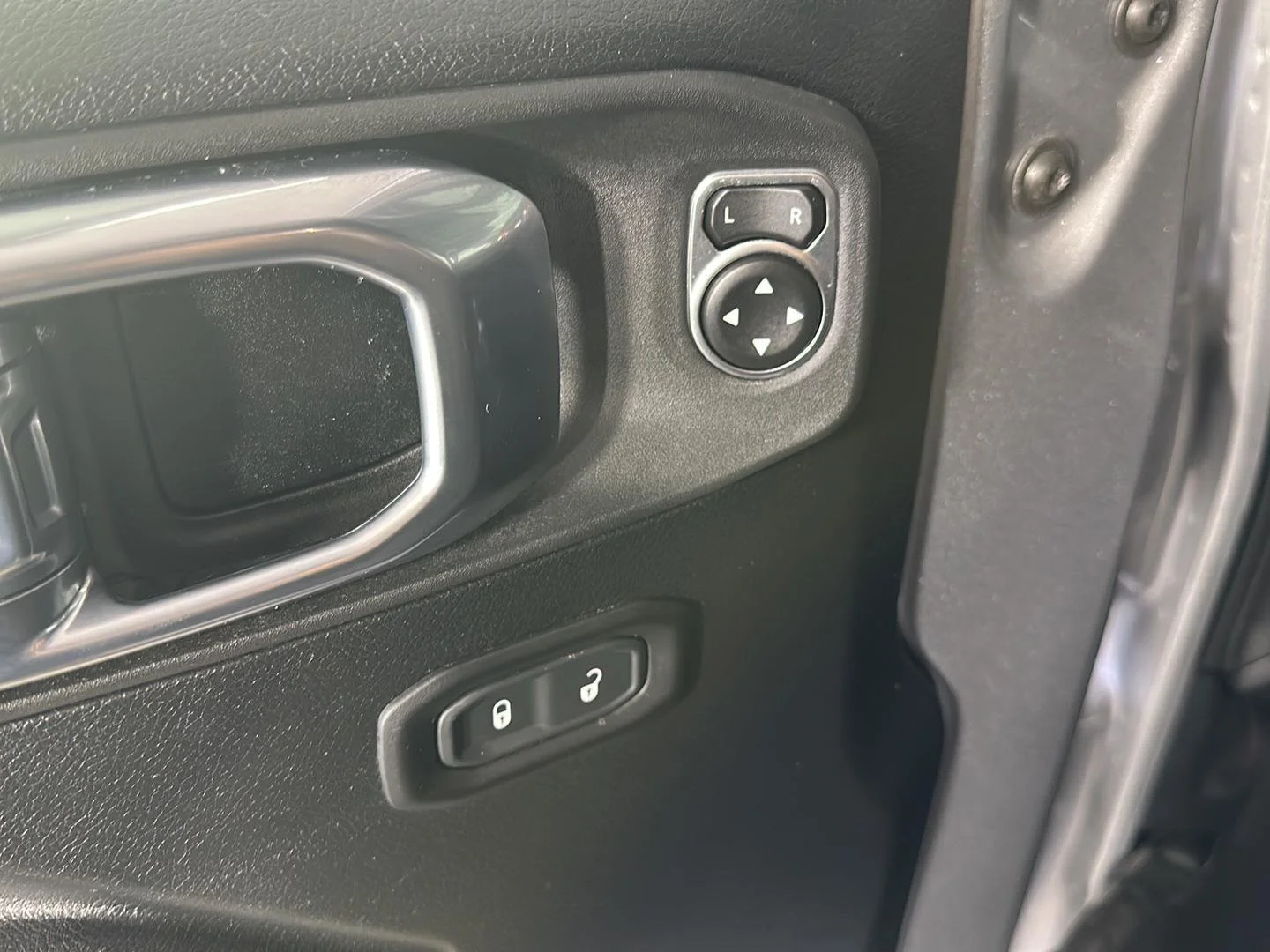 Used 2021 Billet Silver Metallic Clearcoat Jeep Rubicon image 12