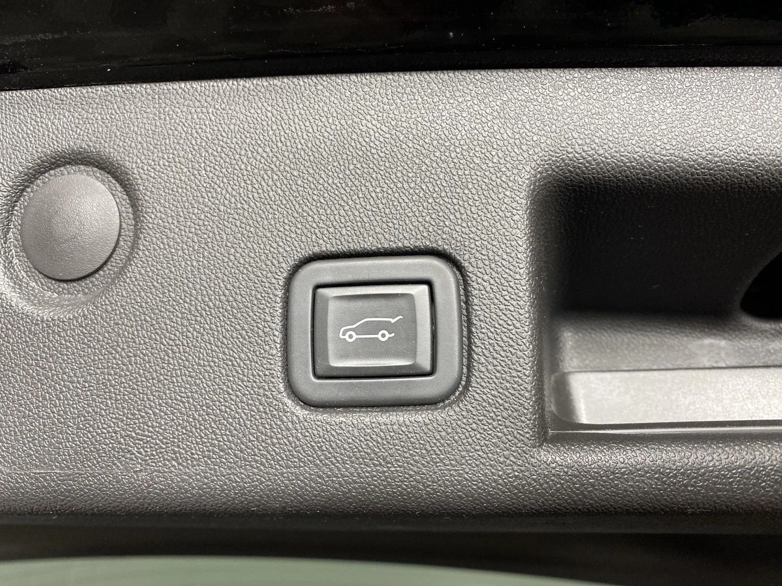Used 2024 Mosaic Black Metallic Chevrolet RS image 28