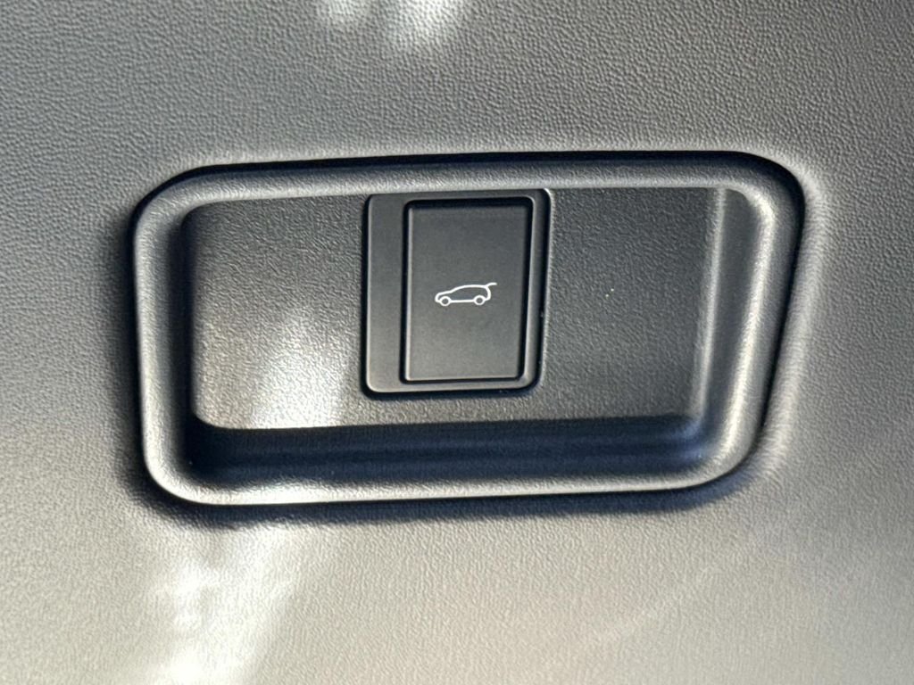 New 2026 Fuji White Land Rover Dynamic SE image 22