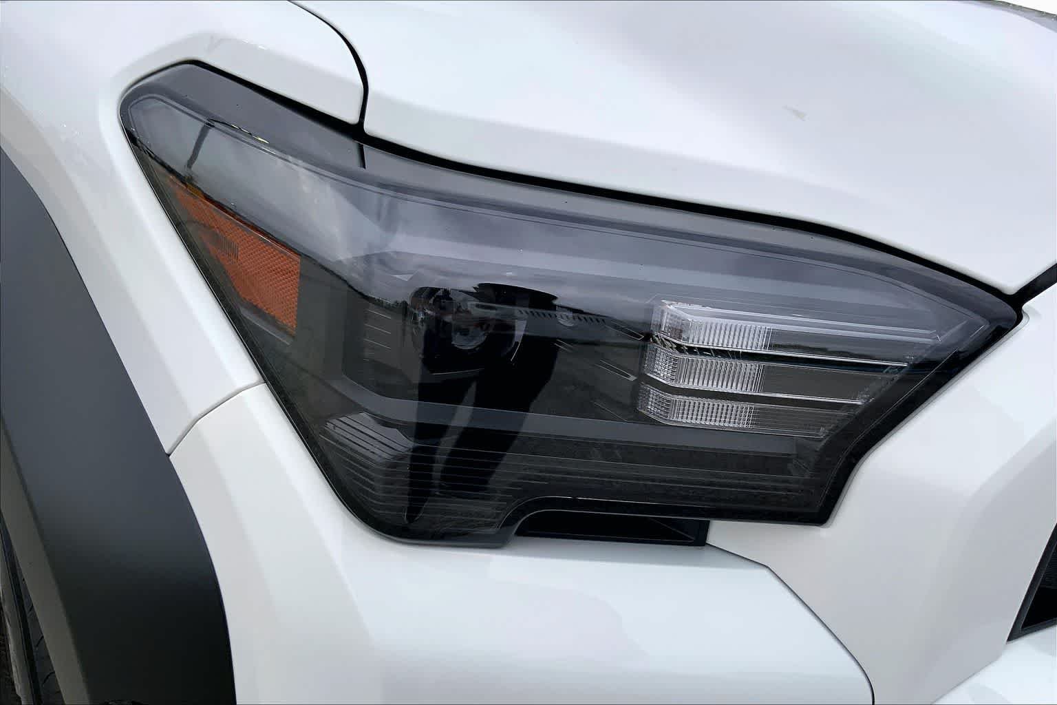 Used 2025 Ice Cap Toyota SR5 image 27