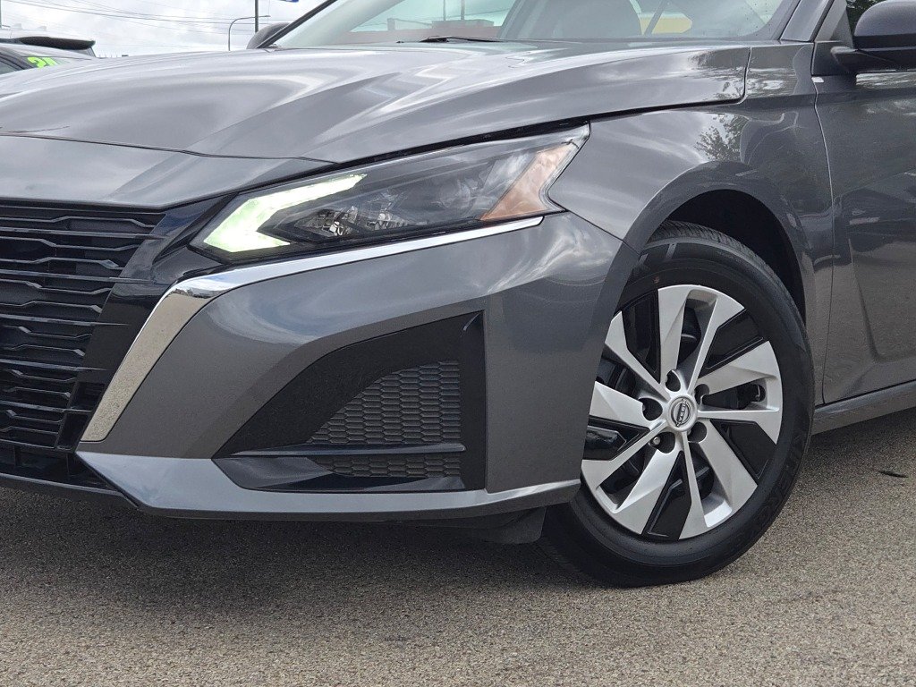 Certified Used 2025 Gray Nissan 2.5 S image 3