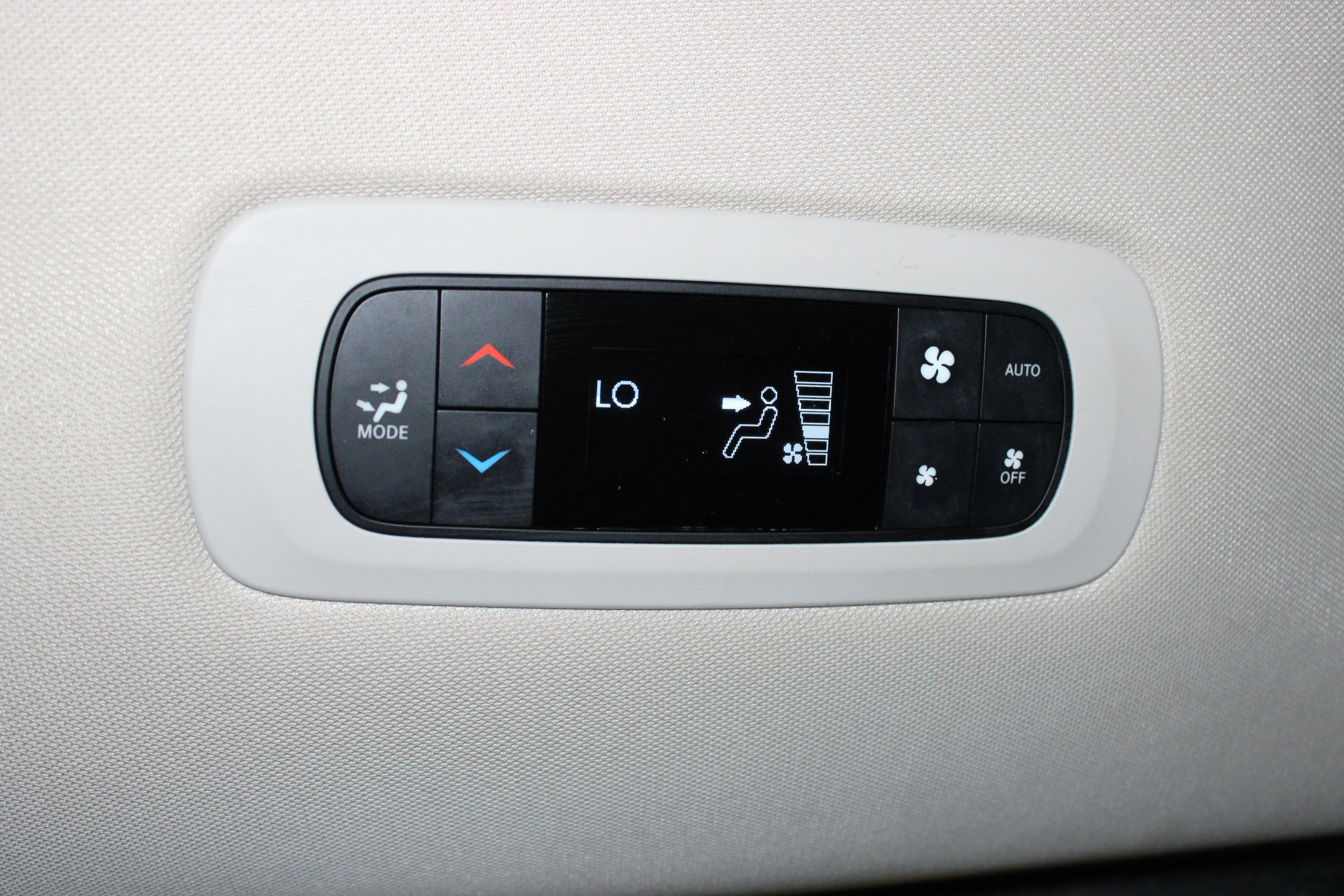Used 2022 Bright White Clearcoat Chrysler Touring L image 16
