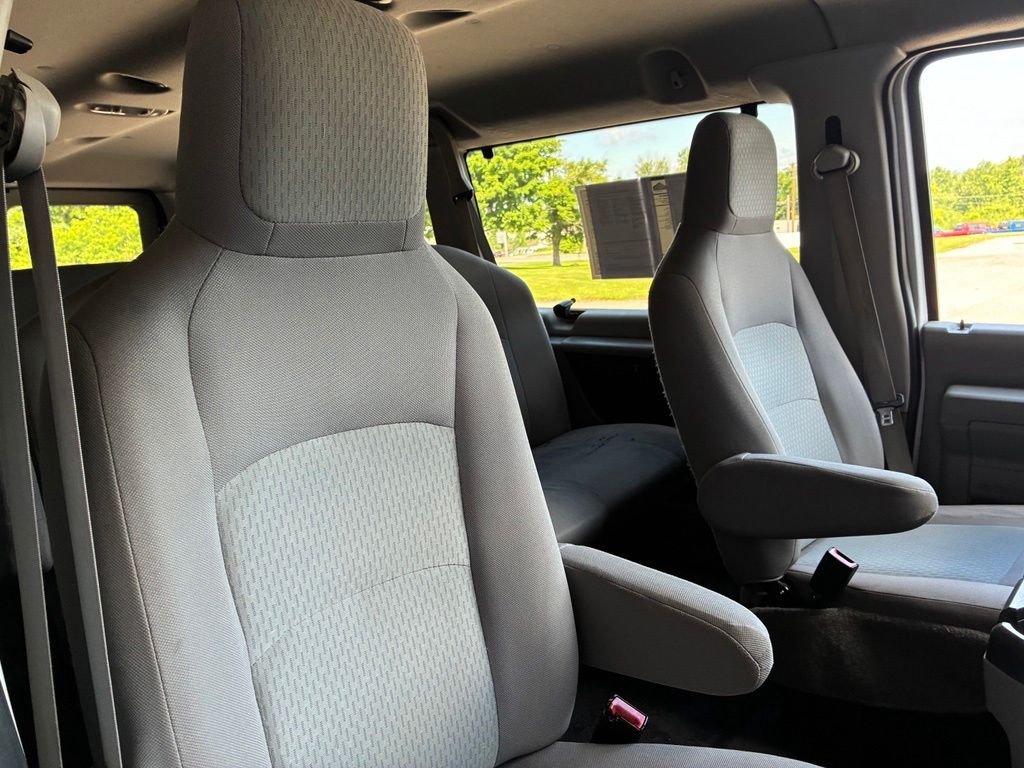 Used 2014 Oxford White Ford XLT image 39
