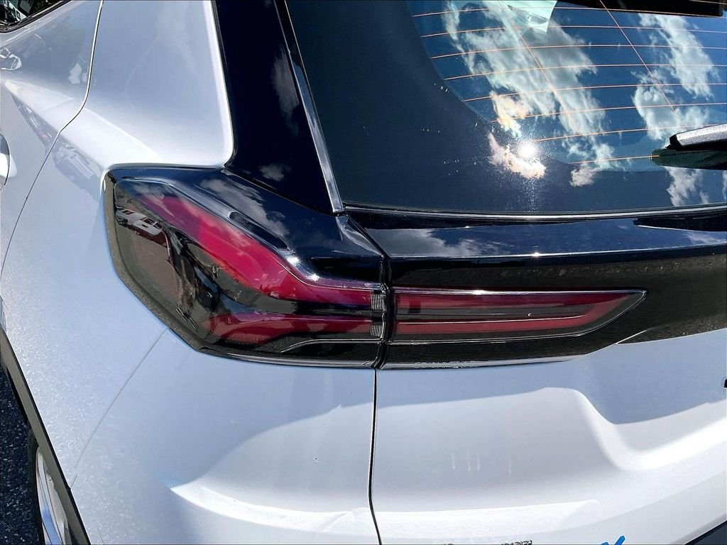 Used 2023 White Chevrolet LT image 33