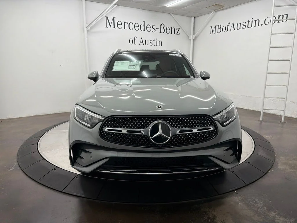 New 2027 White Mercedes-Benz GLC 300 image 2