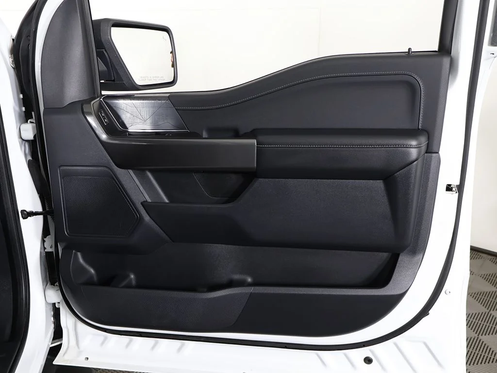 Used 2023 Oxford White Ford XLT image 24