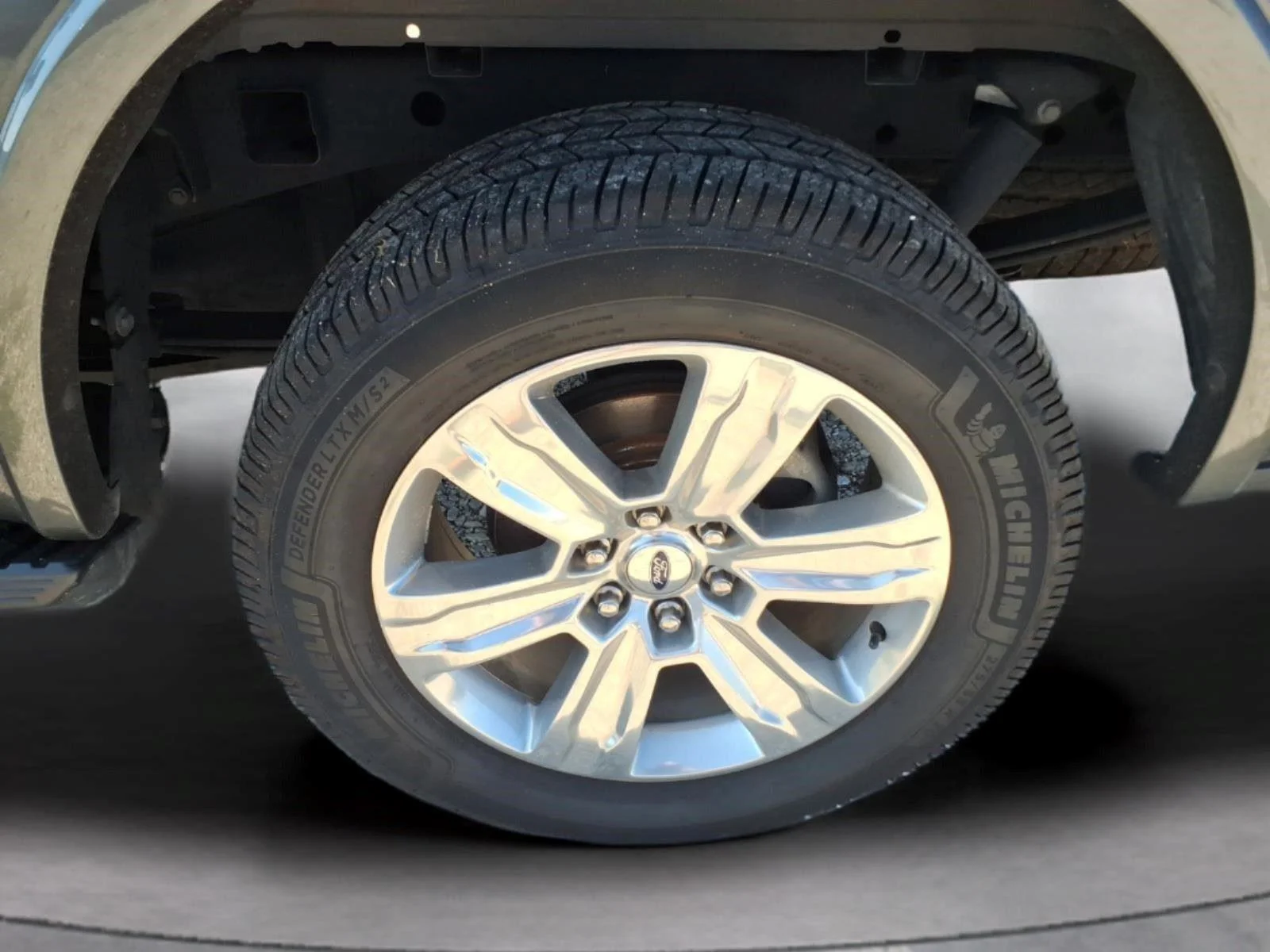 Used 2019 Magnetic Ford Platinum image 10