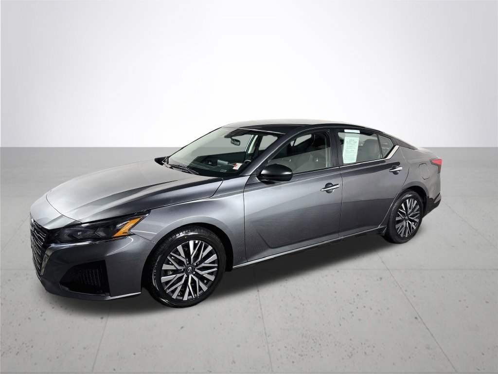 Used 2025 Gun Metallic Nissan 2.5 SV image 2