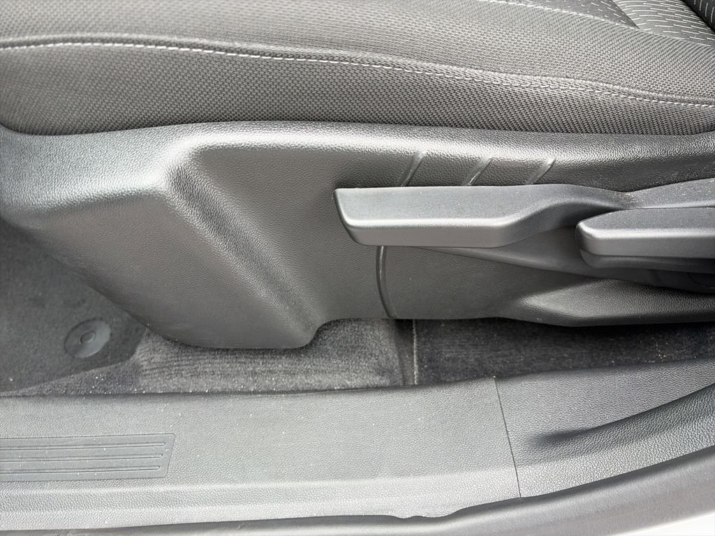Used 2025 White Chevrolet LT image 13